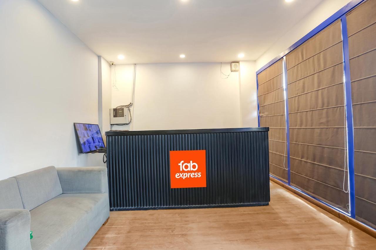 ホテル Fabexpress D2 Paschim Vihar デリー エクステリア 写真
